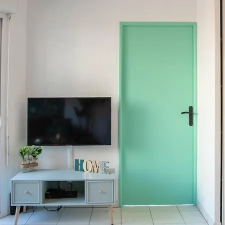 L44 1bdr Flat 10mins Walk To Port/balcon, Parking, Ac Apartment