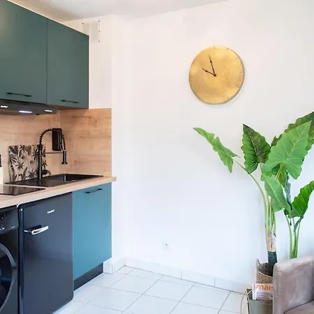 L44 1bdr Flat 10mins Walk To Port/balcon, Parking, Ac Apartment Nice