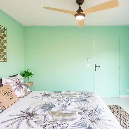 L44 1bdr Flat 10mins Walk To Port/balcon, Parking, Ac * Nice