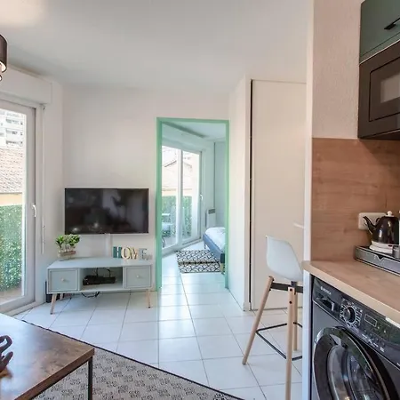 L44 1bdr Flat 10mins Walk To Port/balcon, Parking, Ac Apartment Nice
