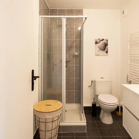 L44 1bdr Flat 10mins Walk To Port/balcon, Parking, Ac Apartment *