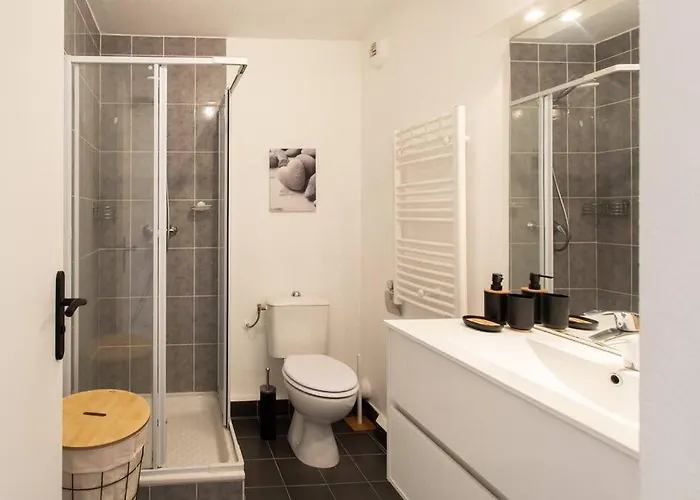 L44 1bdr Flat 10mins Walk To Port/balcon, Parking, Ac Appartement Nice