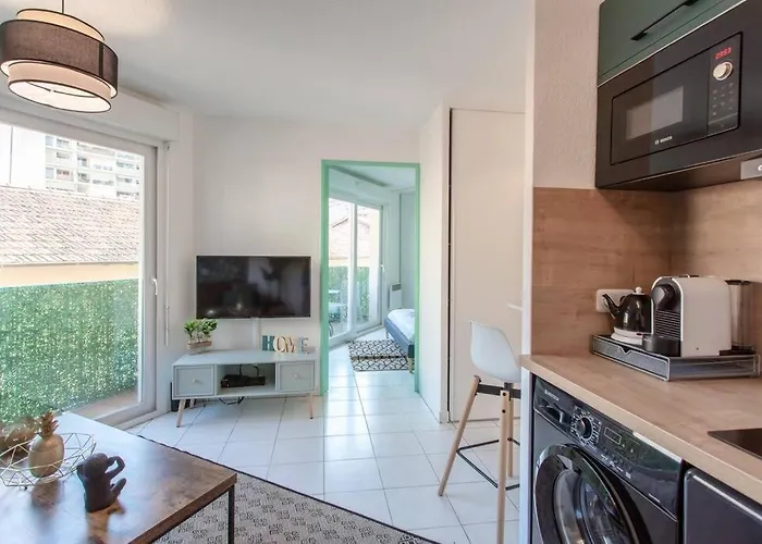 L44 1bdr Flat 10mins Walk To Port/balcon, Parking, Ac Appartement Nice