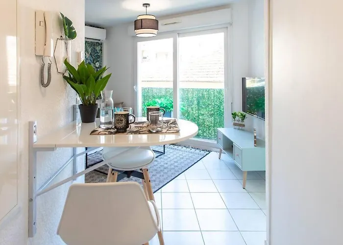 L44 1bdr Flat 10mins Walk To Port/balcon, Parking, Ac Appartement