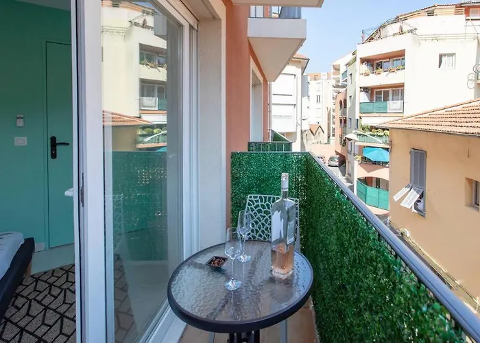 L44 1bdr Flat 10mins Walk To Port/balcon, Parking, Ac Appartement