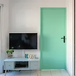 L44 1bdr Flat 10mins Walk To Port/balcon, Parking, Ac Апартаменты