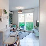 Апартаменты L44 1bdr Flat 10mins Walk To Port/balcon, Parking, Ac