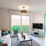 Апартаменты L44 1bdr Flat 10mins Walk To Port/balcon, Parking, Ac