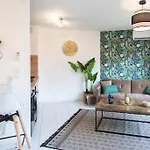 L44 1bdr Flat 10mins Walk To Port/balcon, Parking, Ac Апартаменты *