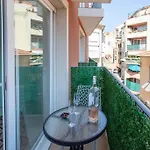 L44 1bdr Flat 10mins Walk To Port/balcon, Parking, Ac Апартаменты