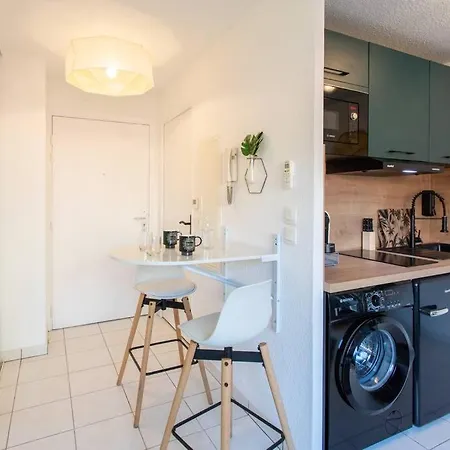 아파트 L44 1bdr Flat 10mins Walk To Port/balcon, Parking, Ac 니스